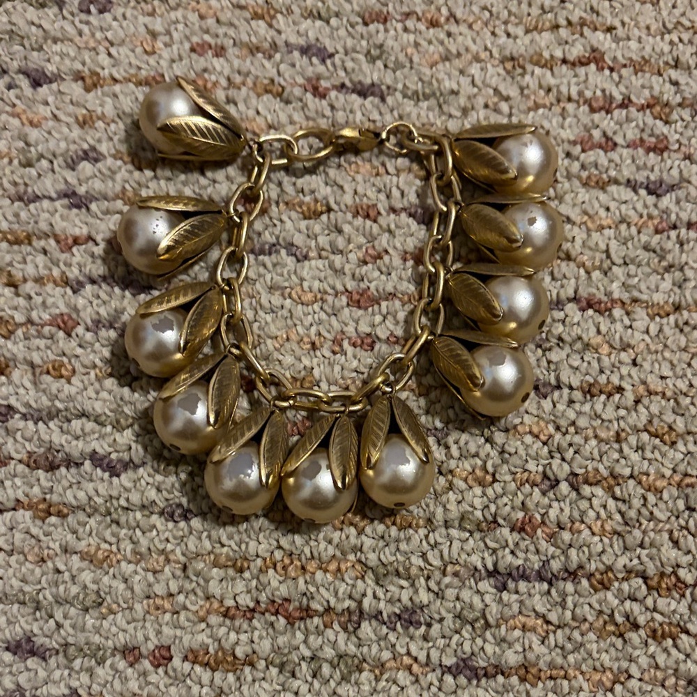 Lenora Dame Elegant Gold and Cream Pearl Bracelet - Picture 10 of 12